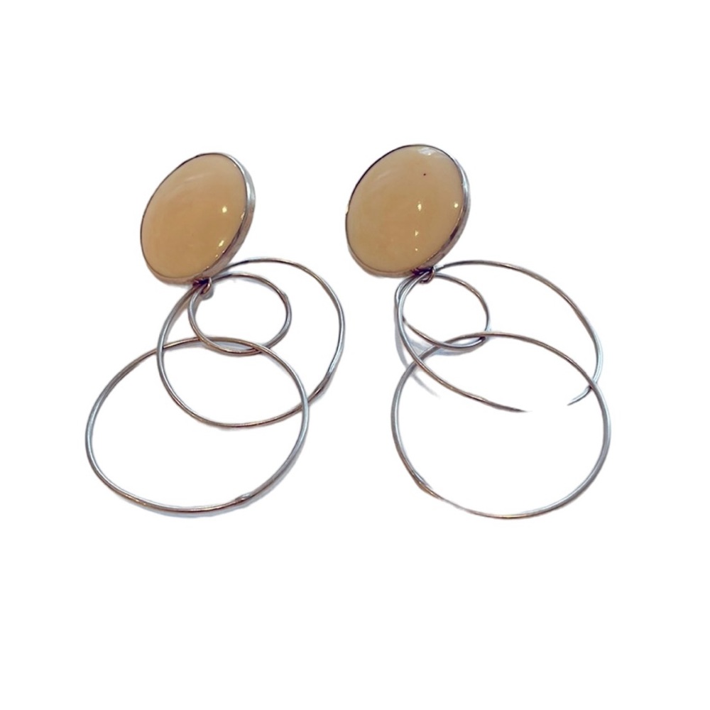 Vintage White Button Interlocking Circle Hanging Earrings. EUC - Picture 1 of 2